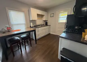 Chic Hideaway in Tipperary Hill - Image 4