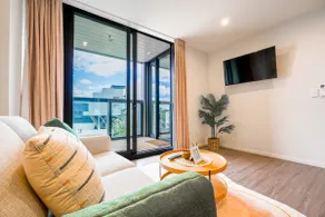 Sophisticated One-Bedroom Hotel Suite in Parnell - Image 3