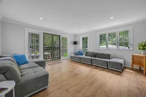 Luxury Wine Country Cottage— Walk to Cellar Door - Image 3
