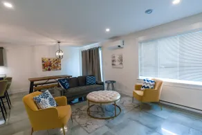 Stylish retreat with Garage - Image 3