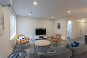 Stylish retreat with Garage - Image 2