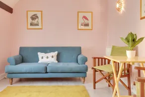 Host My Nest - Historic 1BR 20 Mins to Stansted - Image 2