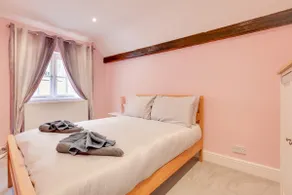 Host My Nest - Historic 1BR 20 Mins to Stansted - Image 3