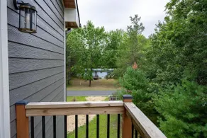 Lake retreat in the pines - Image 4