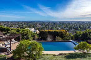 Luxury Home Atop the Hills - Image 5