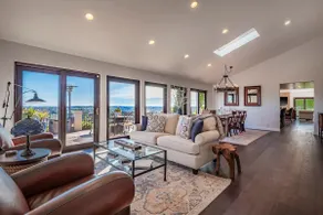 Luxury Home Atop the Hills - Image 4