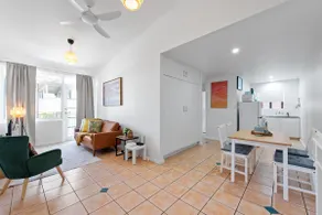 New Farm Nest! 2bed/1bath/2car/balcony - Image 4