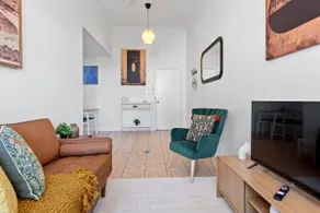 New Farm Nest! 2bed/1bath/2car/balcony - Image 3