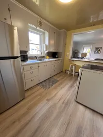 Quaint & Tasteful Village Living - Image 4