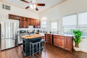 Modern Farm House 2B 2B KING Bed - Image 4