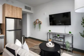 Historic Highrise Beauty l Monthly Stay Discount! - Image 4
