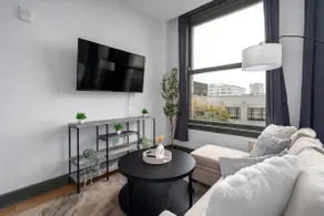 Historic Highrise Beauty l Monthly Stay Discount! - Image 2