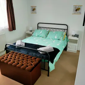 Bee's Place - Image 2