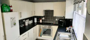 Bee's Place - Image 4