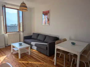 Renovated 65 m2 apartment - 2 bedrooms - Free parking - Image 3