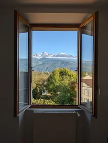 Renovated 65 m2 apartment - 2 bedrooms - Free parking - Image 2
