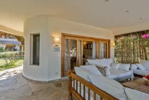 Stylish Beachfront Villa: King Bed ~ Pool ~ View - Image 3