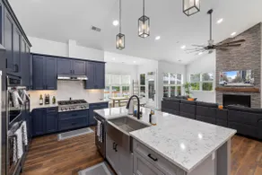 ~6k SqFt / 10 Beds for Luxury & Entertainment - Image 5