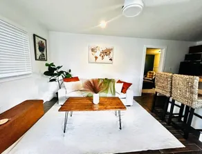 Charming 1-Bed Cottage in Ortega - Image 2