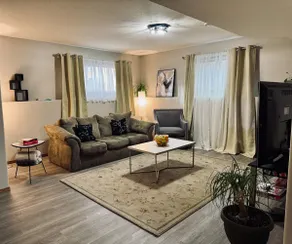 Cozy 2bed Guest Suite with separate entry - Image 2