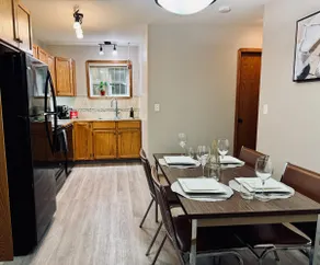 Cozy 2bed Guest Suite with separate entry - Image 3