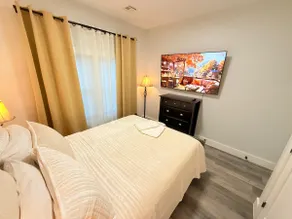 The Luxury Suite - 1BR with Gym & Office - Image 3