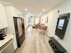 The Luxury Suite - 1BR with Gym & Office - Image 4