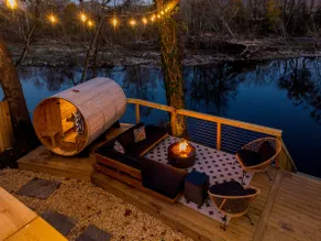 Riverfront Tree House- Ski, Sauna, Hot Tub, Arcade - Image 4