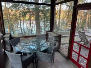 Lakefront Retreat 20 minutes from Middlebury - Image 5