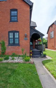 Cozy Downtown Walkerville Home - Image 3