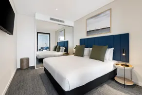 Deluxe Studio Apartment - Image 3
