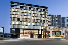 Deluxe Studio Apartment - Image 5