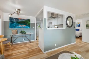 Seattle Shorewood Bungalow - Image 2