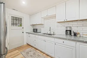 Seattle Shorewood Bungalow - Image 5