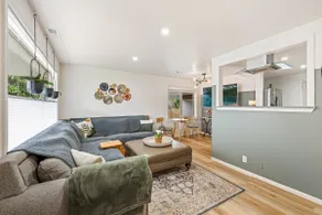 Seattle Shorewood Bungalow - Image 3