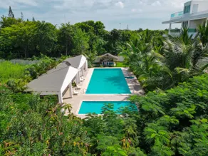 Huge modern Beach Apartment with Pool - Image 2