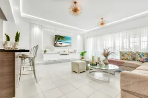 Huge modern Beach Apartment with Pool - Image 4