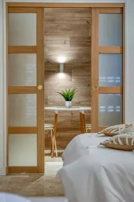 Luxurious apartment with hot tub. - Image 3
