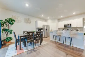 New Chic Suburban 4 BR Ranch Home (Entire Home) - Image 5