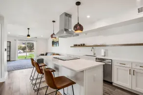 3BR 2B Retreat - Walk to town - Image 5