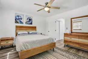 3BR 2B Retreat - Walk to town - Image 2