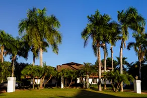 Exclusive Villa with Golf View - Image 2