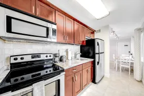 Beach Unit! Walk To Beach & Shops / Restaurants! - Image 4