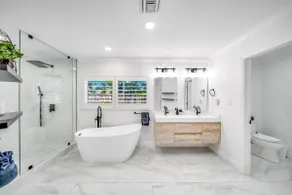 Heated Pool + Hot Tub! Close To Beach & Shops! - Image 5
