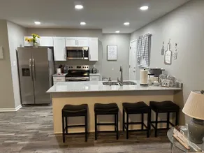 Lou's Place - Image 4