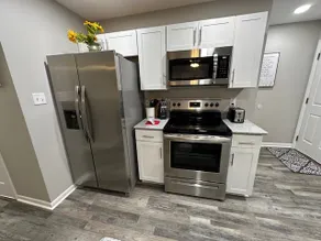 Lou's Place - Image 3