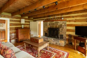 3 min to Springs, Rustic, Walk to Dinner! - Image 2