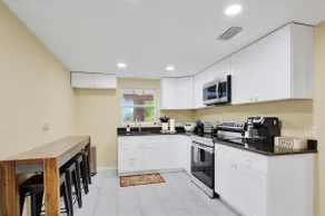 Spacious 4BR Retreat in Tampa Family & Pet-Friendly - Image 3