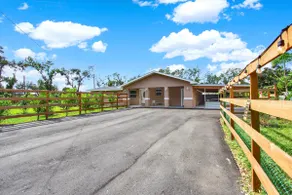 Spacious 4BR Retreat in Tampa Family & Pet-Friendly - Image 5