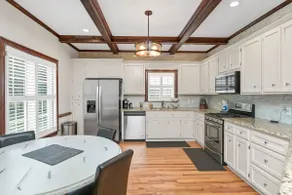 La La Lakehouse Sleeps 6 - Image 4